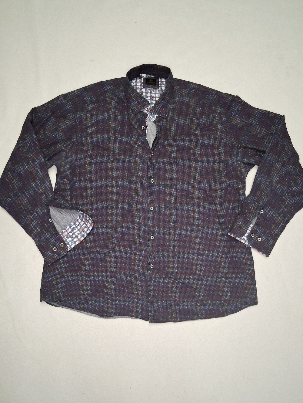 ESSERE Classic Men's Casual Button-Down Shirt in Deep Navy Pattern